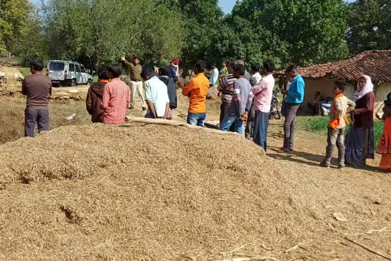 Woman commits suicide by jumping into a well