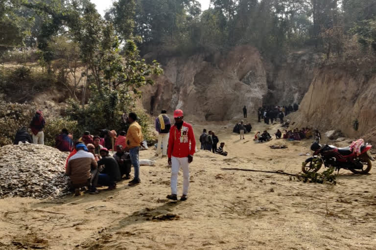 Six buried alive in J'khand as roof of mine collapses