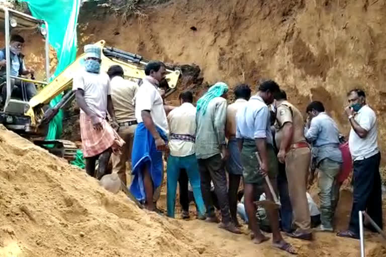 The worker died building collapsed during construction  wayanad  കെട്ടിട നിര്‍മ്മാണത്തിനിടെ മണ്ണിടിഞ്ഞ് വീണ് തൊഴിലാളി മരിച്ചു  അമ്പലവയൽ പാമ്പള രാധാകൃഷ്ണൻ  വയനാട്