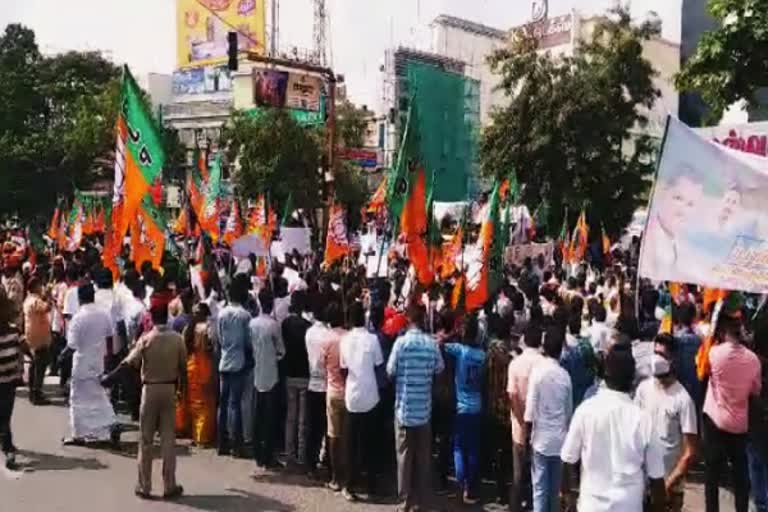 BJP protests in Pudhucherry against Congress government  BJP protests in Pudhucherry  BJP protest  பாஜக ஆர்ப்பாட்டம்  புதுச்சேரியில் பாஜக ஆர்ப்பாட்டம்  புதுச்சேரியில் காங்கிரஸ் அரசைக் கண்டித்து பாஜக ஆர்ப்பாட்டம்