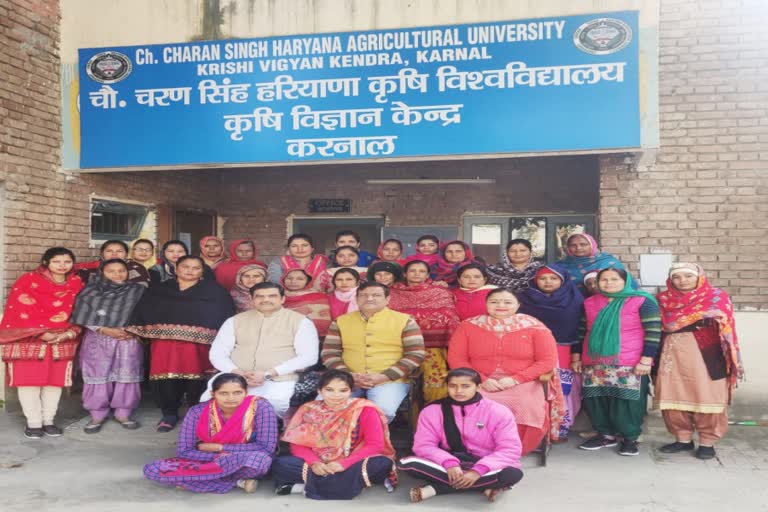 Dairy farming training given to women In haryana agricultural university in karnal