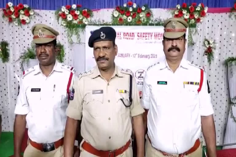 Secunderabad ACP educates motorists on road safety