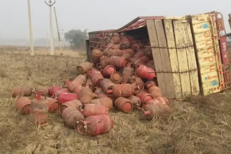 a vehicle with gas cylinder met an accident at raghunathganj