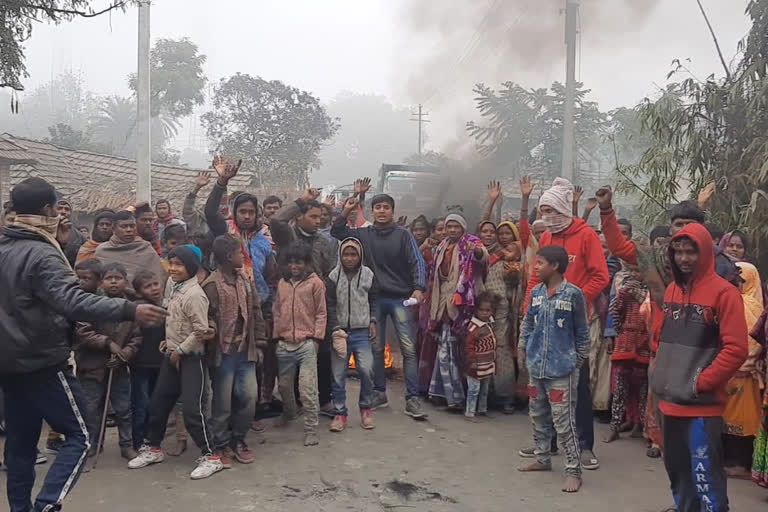 no electric connection and purified water for a 3 years, villagers blocked road at malda