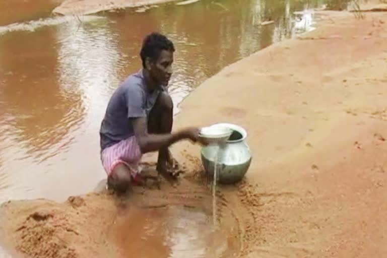 villagers-are-drinking-contaminated-red-water