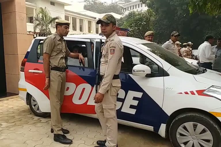 delhi police farmer meeting