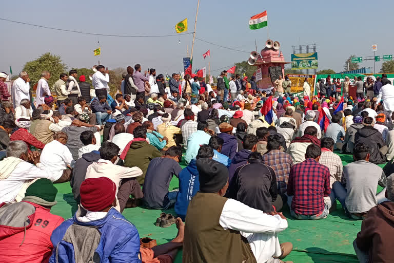 Farmers protest at Shahjahanpur border, दिल्ली में किसानों का ट्रैक्टर परेड