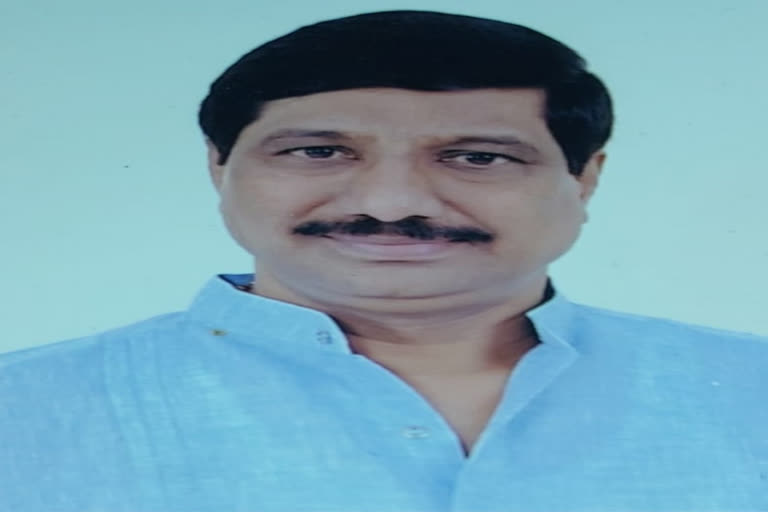 మాజీ ఎమ్మెల్యేపై ఎస్సీ, ఎస్టీ అట్రాసిటీ కేసు