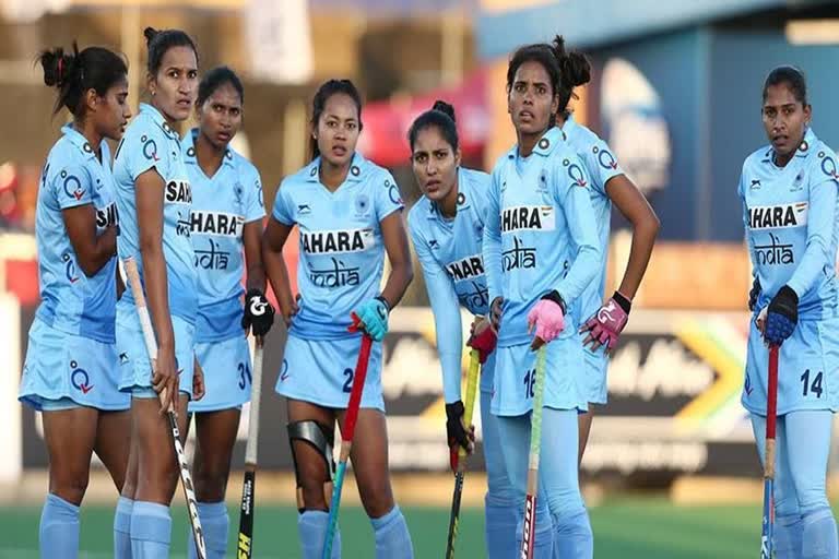 Indian women hockey team lost their first match against argentina