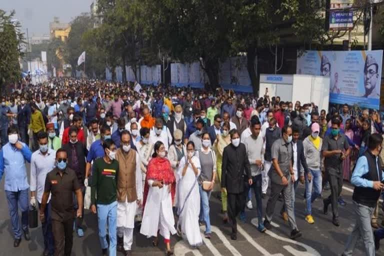 Mamata Banerjee leads a march to mark the occasion of Netaji's 125th birth anniversary in Kolkata