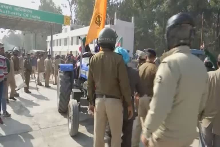 farmers and police in Uttarakhand