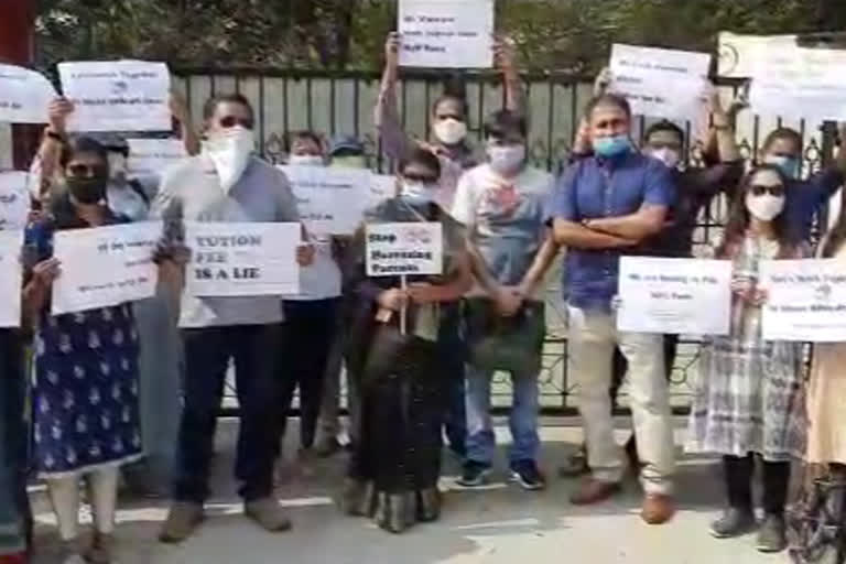 Parents of students protest at secunderabad  geethanjali school