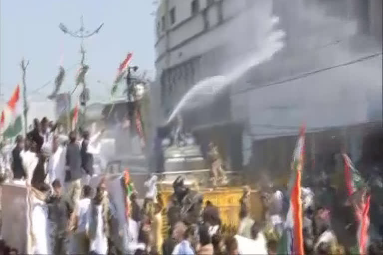 Bhopal: Use of water cannon on Congress workers