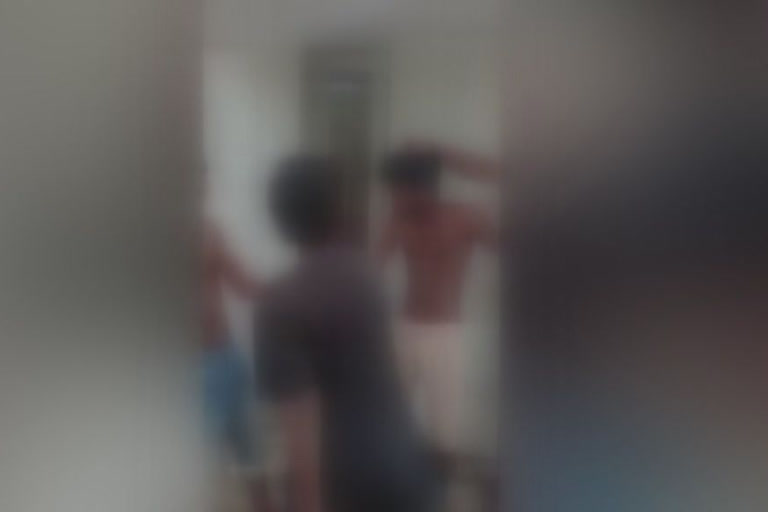 Drug use reported at home; Seventeen-year-old brutally beaten by friends  Drug use reported at home  Seventeen-year-old brutally beaten by friends  Drug  beat  ലഹരി ഉപയോഗം വീട്ടില്‍ അറിയിച്ചു; പതിനേഴുകാരന് സുഹൃത്തുക്കളുടെ ക്രൂരമര്‍ദനം  ലഹരി ഉപയോഗം വീട്ടില്‍ അറിയിച്ചു  പതിനേഴുകാരന് സുഹൃത്തുക്കളുടെ ക്രൂരമര്‍ദനം  ലഹരി ഉപയോഗം  ക്രൂരമര്‍ദനം