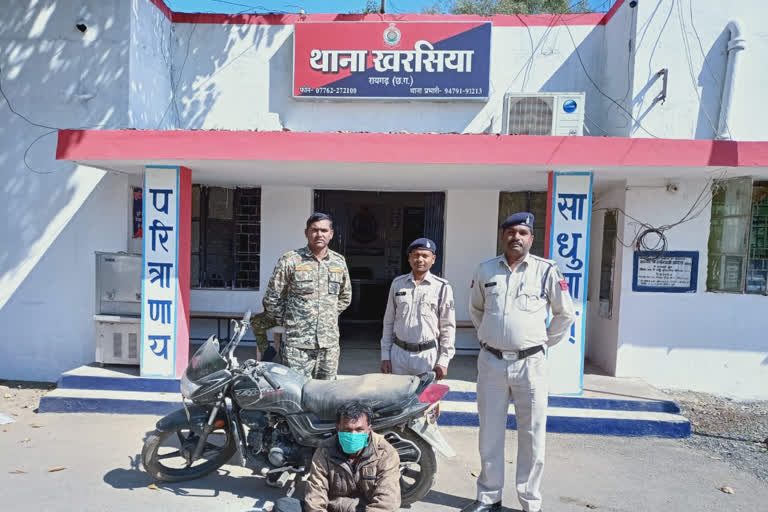 Police arrested absconding bike thief in Raigarh