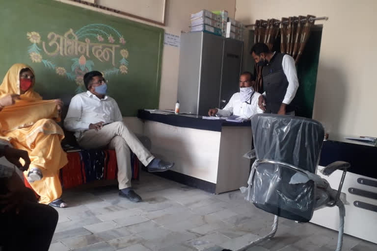 जिला प्रमुख का महात्मा गांधी विद्यालय निरीक्षण, Mahatma Gandhi School Inspection of District Head