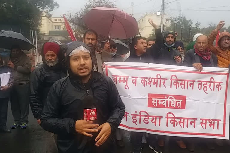 protests at jammu in support of farmers despite rain