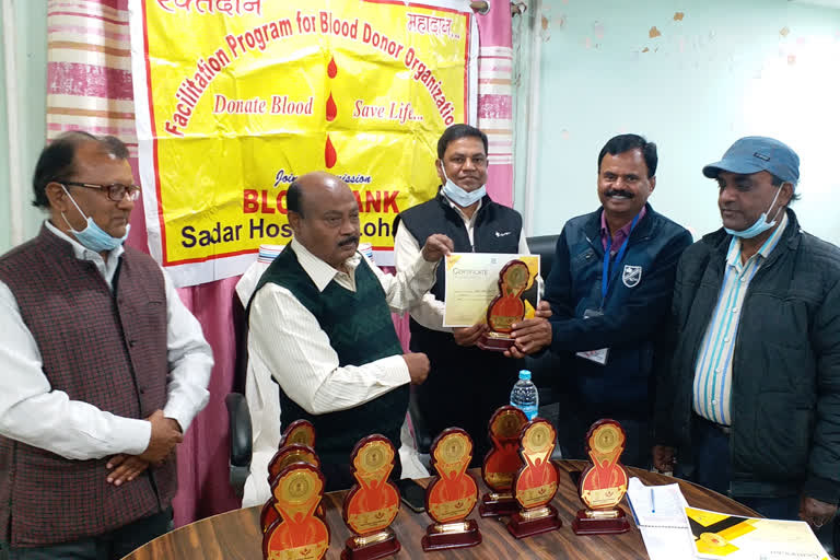 blood bank honored nine organizations for blood donation in lohardaga