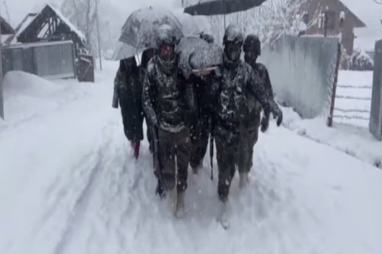 army-helps-woman-her-newborn-reach-home-in-j-ks-snow-laden-kupwara