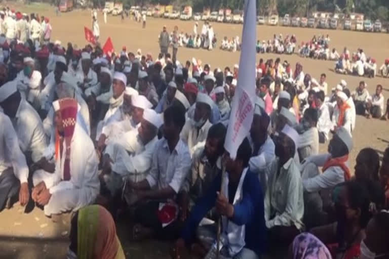 Farmers march from Nashik to Mumbai to take part in 'Kisan Gantantra Parade'