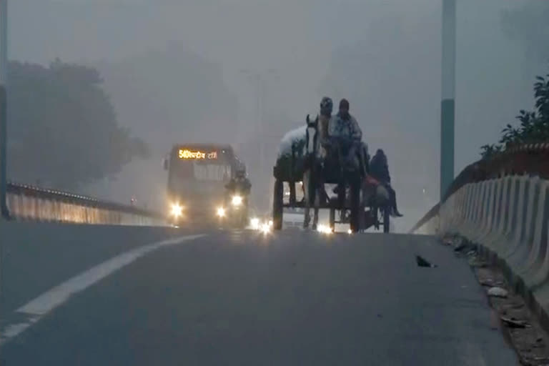 দিল্লিতে কুয়াশার জেরে বাতিল 18 টি ট্রেন