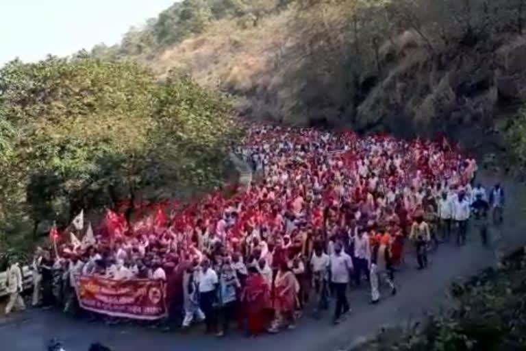 farmers march start from kasara ghat towards mumbai