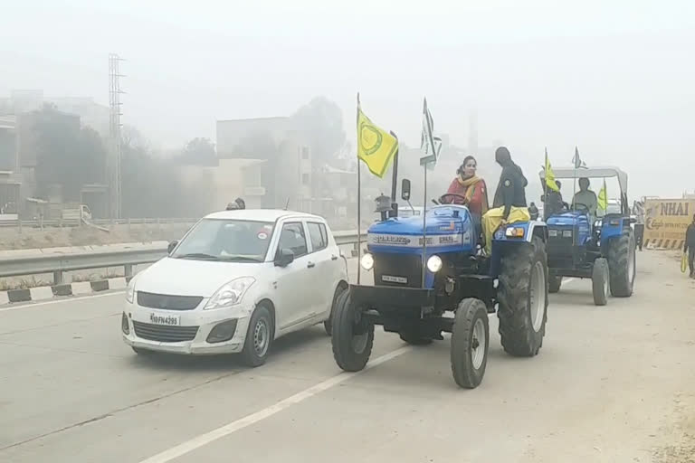 ਲੁਧਿਆਣਾ ਵਾਸੀਆਂ ਨੇ ਕਿਸਾਨਾਂ ਦੇ ਹੱਕ 'ਚ ਕੀਤਾ ਮਾਰਚ, ਔਰਤਾਂ ਨੇ ਚਲਾਏ ਟਰੈਕਟਰ