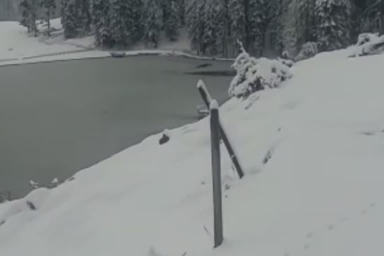 Due to heavy snowfall, only snow in Sanasar Lake