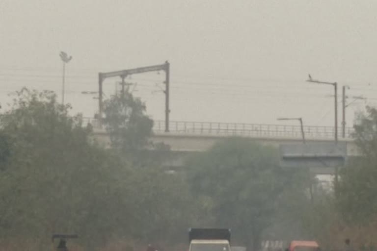cold weather and thick fog in delhi