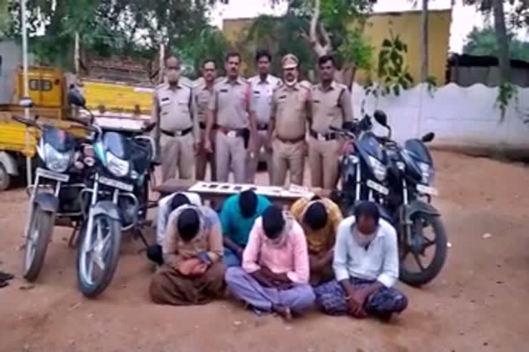 Six arrested for playing hen bet in Narpala zone of Anantapur district