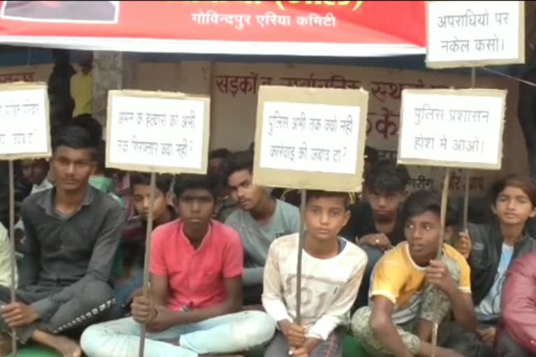 women and children are protesting in dhanbad