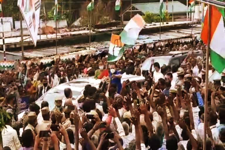 கரூரில் ராகுல்காந்திக்கு உற்சாக வரவேற்பு  கரூரில் ராகுல்காந்தி தேர்தல் பிரச்சாரம்  கரூருக்கு ராகுல் காந்தி வருகை  ராகுல் காந்தி  Rahul Gandhi  Rahul Gandhi election campaign in Karur  An enthusiastic welcome to Rahul Gandhi in Karur