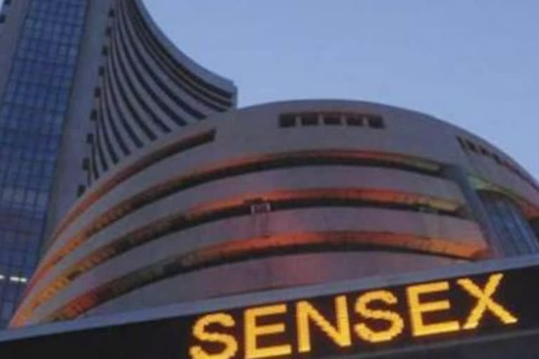 Sensex tumbles 531 pts; energy, IT stocks play spoilsport