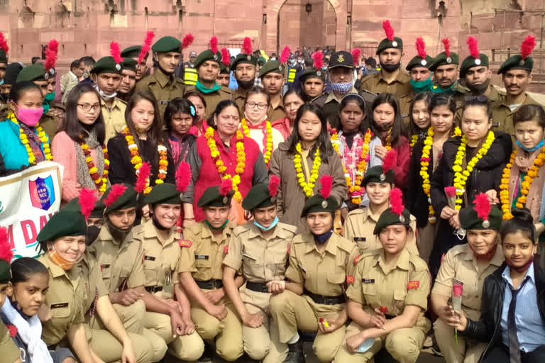 NCC cadets welcomed tourists