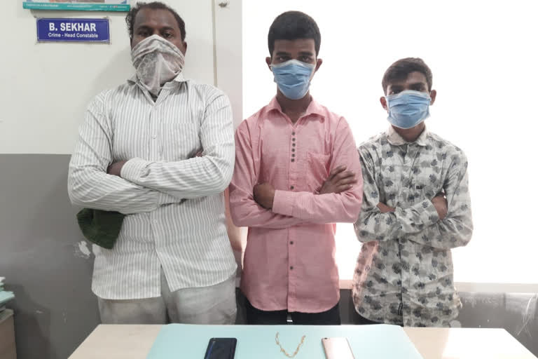 Chain Snatchers Arrested by banjara hills police