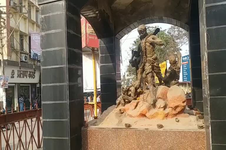 martyrs-memorial-is-not-cleaned-yet-in-ranchi