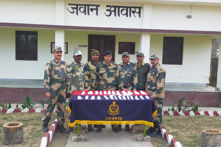 bsf_recovered_silver_ournaments_in_india_bangladesh_border_during_their_petroling_in_malda