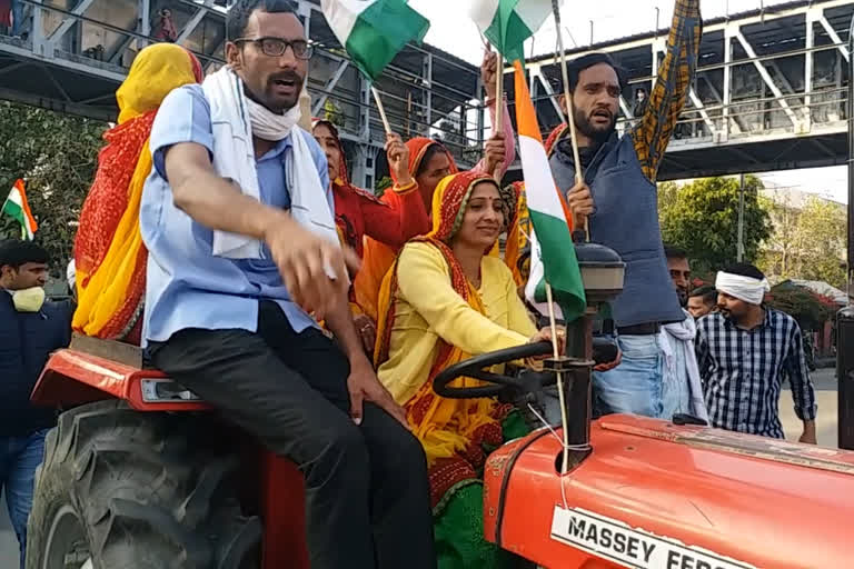 जयपुर किसान ट्रैक्टर शहीद स्मारक,  किसान महिला ट्रैक्टर परेड जयपुर,  Farmer Tractor Parade,  Jaipur Kisan Tractor Rally