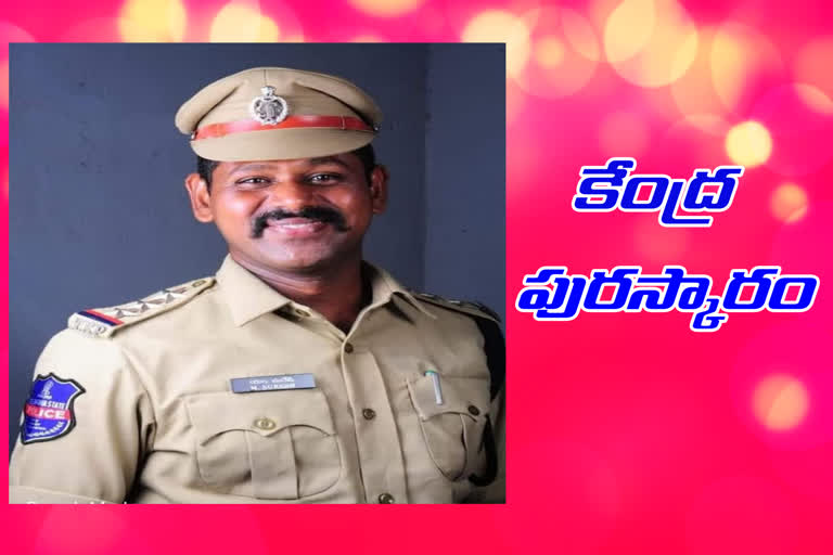 Karimnagar police Inspector modem suresh got Central Home ministry Medal