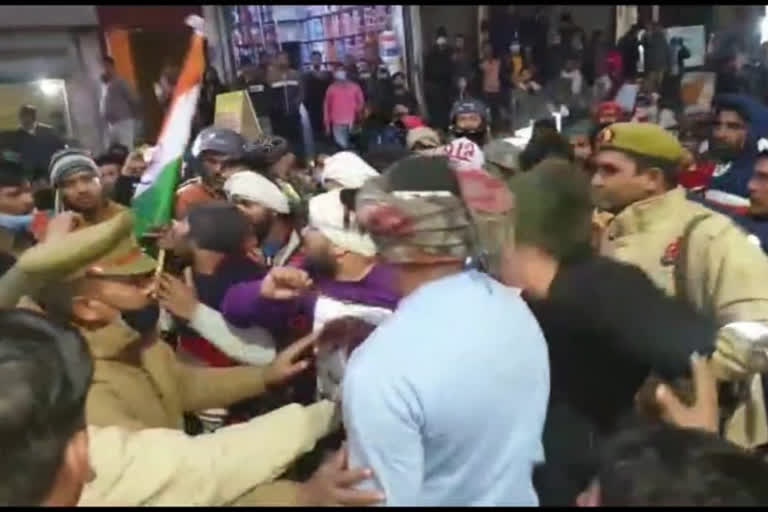 clash between farmers and police in ghaziabad