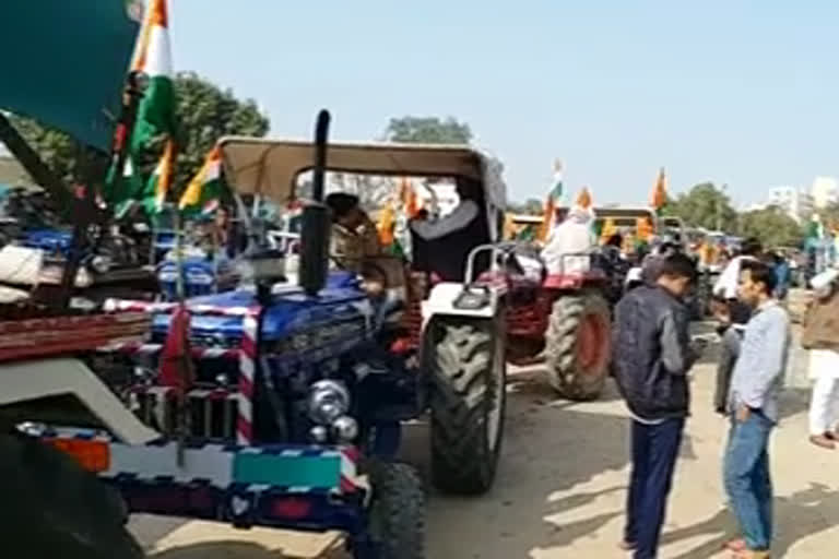 Farmers sitting on Haryana border