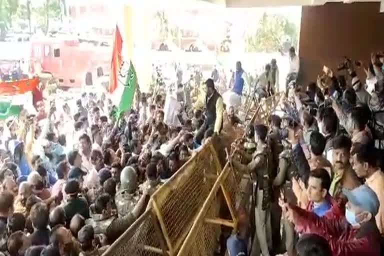 Congress Protest on Sewerage Connection in Dewas