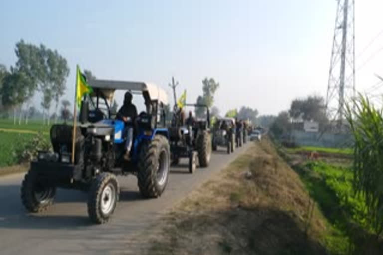 People on tractors from all over Punjab on way to Delhi