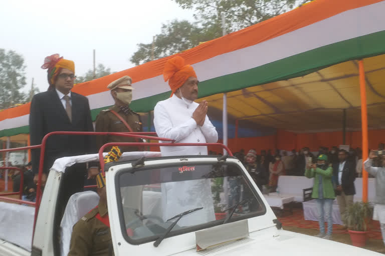 Minister of State Ramkhelavan Patel hosted the flag at Police Parade Ground