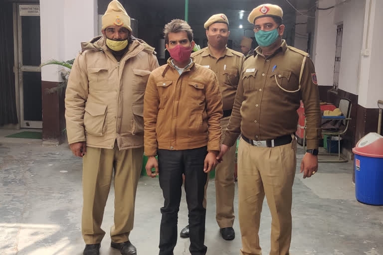 Delhi police arrested accused of murder case in Karawal Nagar