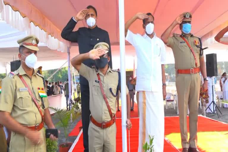 റിപ്പബ്ലിക് ദിനം ആഘോഷിച്ച് കോഴിക്കോട് ജില്ലയും  റിപ്പബ്ലിക് ദിനം  റിപ്പബ്ലിക് ദിനം കോഴിക്കോട്  കോഴിക്കോട്  ടി.പി രാമകൃഷ്‌ണന്‍  തൊഴില്‍-എക്‌സൈസ് വകുപ്പ് മന്ത്രി  പരേഡ്  വെസ്‌റ്റ് ഹിൽ വിക്രം മൈതാനി  കോഴിക്കോട് കലക്‌ടർ  സാംബശിവറാവു  republic day celebration in kozhikode  republic day celebration  republic day  kozhikode  republic day kozhikode  kozhikode collector  t.p ramakrishnan