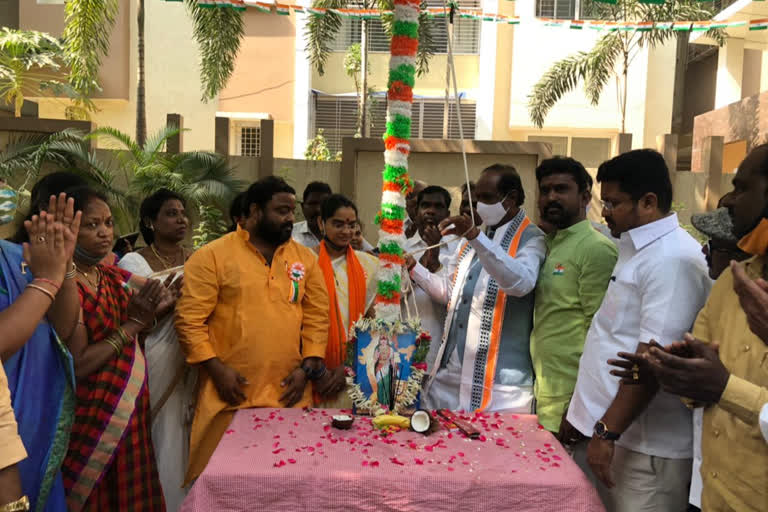 ex bjp mla doctor k laxman hoisting flag at musheerabad constituency