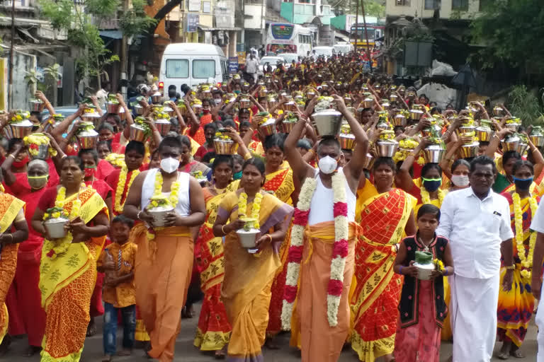 உணவுத்துறை அமைச்சர் பூரண நலம் பெற வேண்டி பேரளத்தில் அதிமுகவினர் 1008- பால்குடம் ஏந்தி சிறப்பு அபிஷேகம்