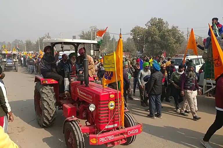 tractor march continue at singhu border from 3 hours