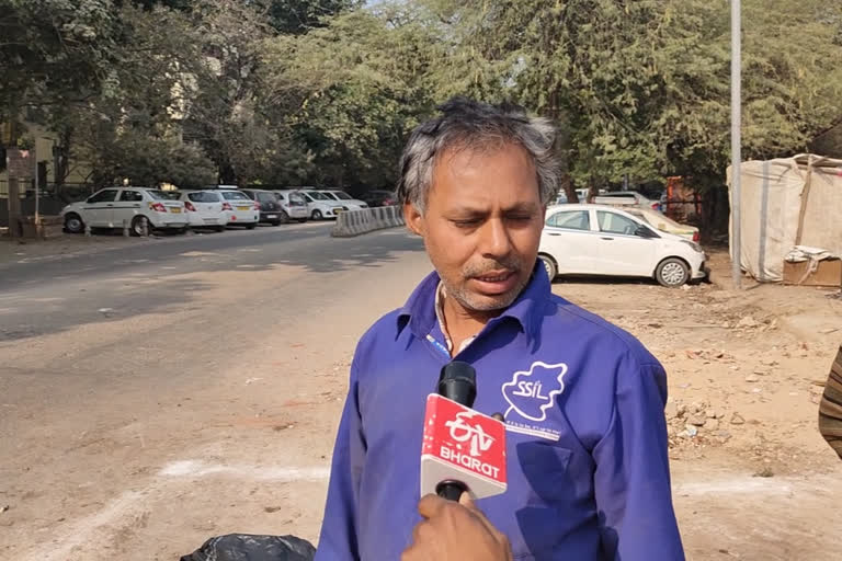 mcd sanitation workers doing strike as they not get salary